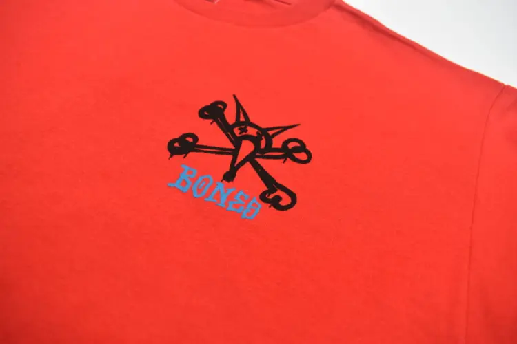 Koszulka T-shirt RAT BONES czerwona front zbliżenie.JPG