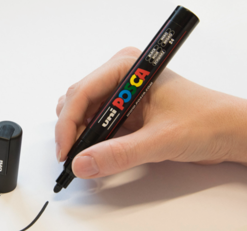 Marker-uni-posca-pc-5m-w-rece