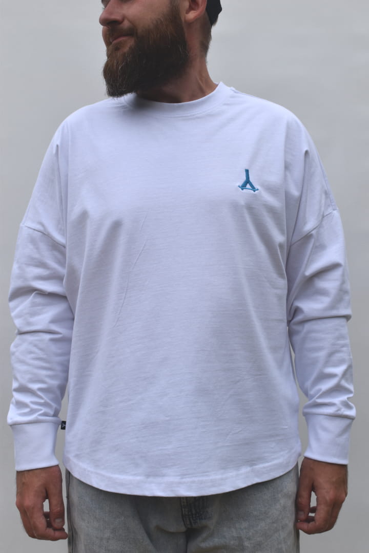 longsleeve-oversize-przypau-c.i.e.w.k.a-biala.JPG
