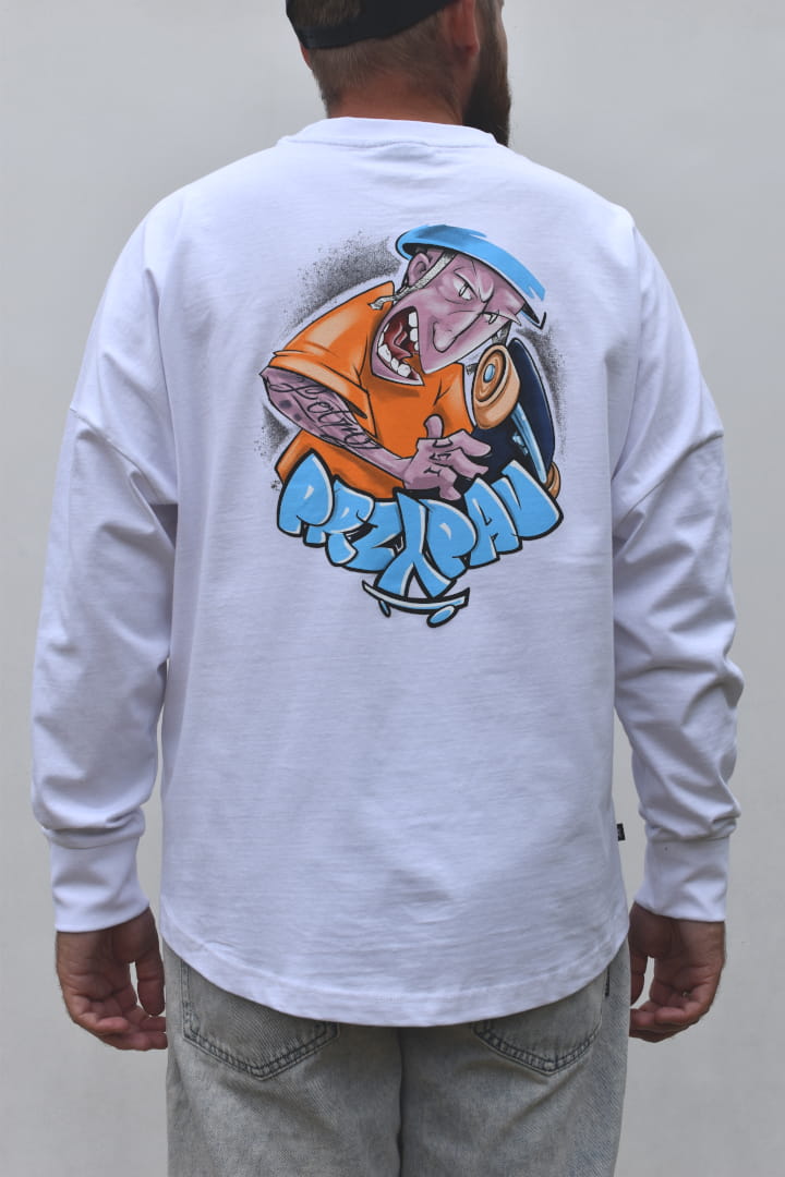 longsleeve-oversize-przypau-c.i.e.w.k.a-biala-1.JPG
